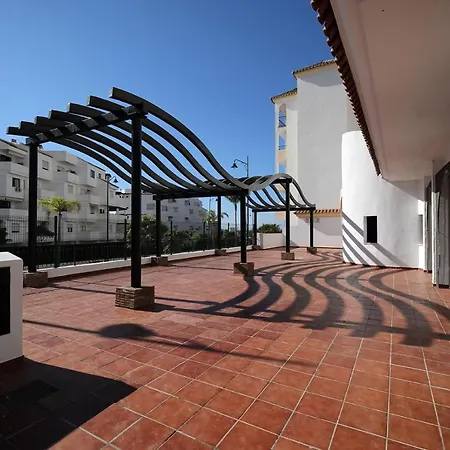 Penthouse Flat, Port